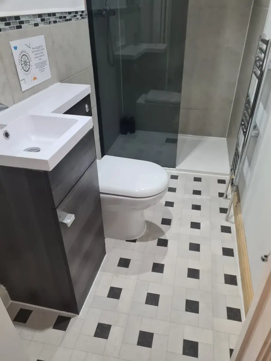 Bathroom fittings and floor after the repair
