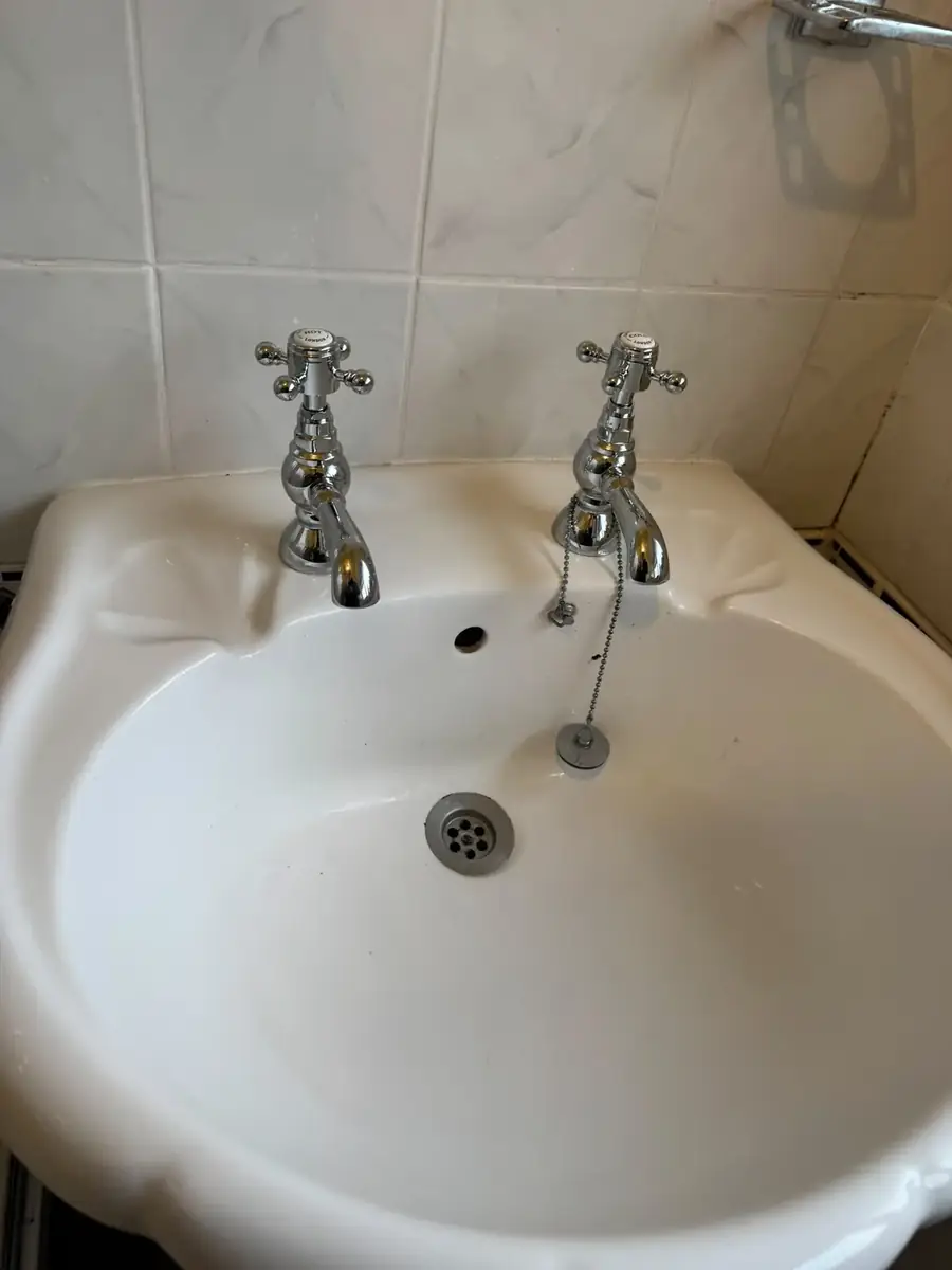 Basin with chrome crosshead taps