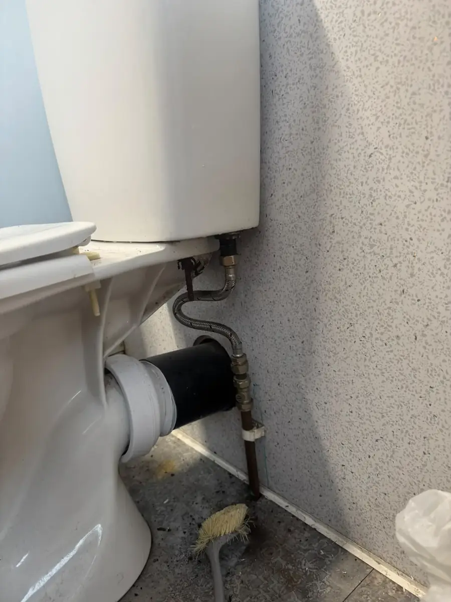 Toilet with the cistern refitted